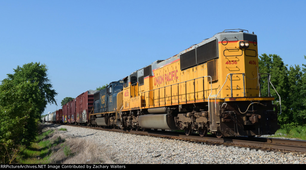 UP 4656 CSX 4572